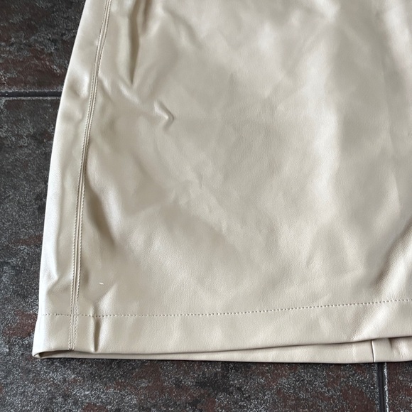 Shinestar Cream Pleather Mini Skirt - Picture 3 of 9